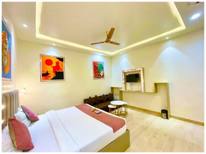 VARANASI HOTEL T H E - B A N A R A S - S T A Y - fully Air Conditioned hotel at Prime Location - Near Shree Kashi Vishwanath Temple and Ganga Ghat - Luxury & Spacious Room - with wifi Facilities - Bes